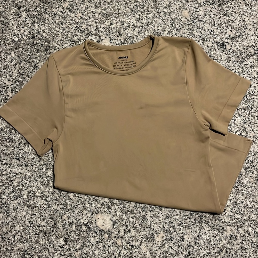 SKIMS Soft Smoothing Seamless T-Shirt NWOT